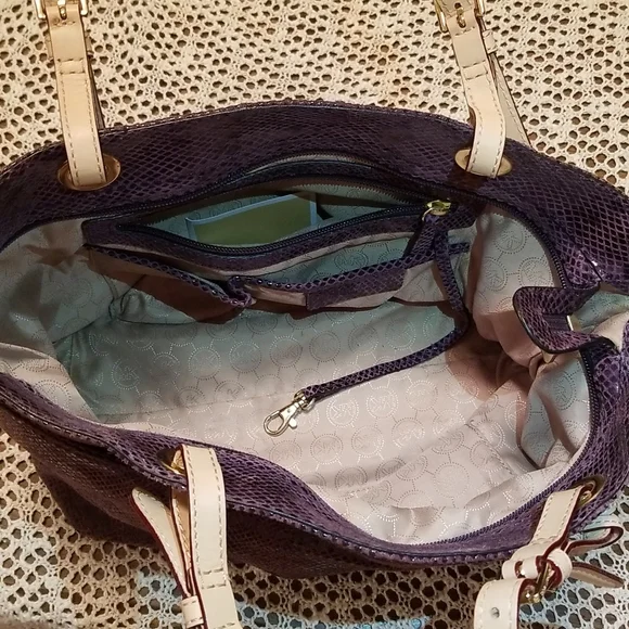 🐍Michael Kors Snakeskin Printed🐍 Tote - Picture 3 of 8